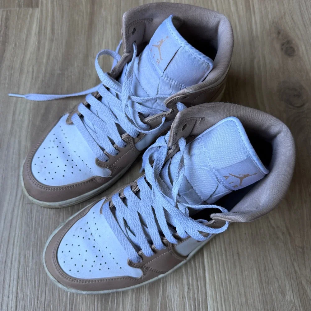 Jordan 1 Mid Mens 8.5 Hemp White Gum Brown Sneakers 554724-271